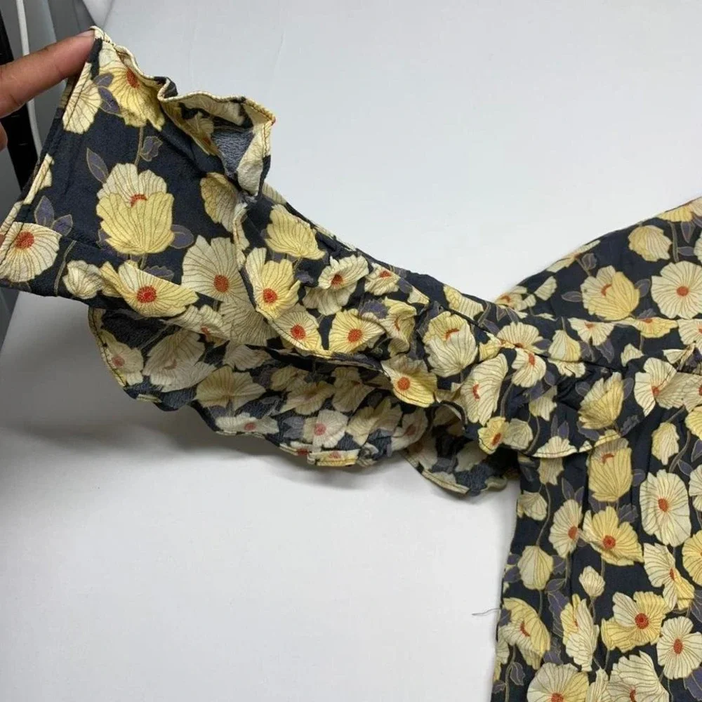 Lauren Conrad‎ Floral Blouse Ruffle Sleeve Size Medium Womens